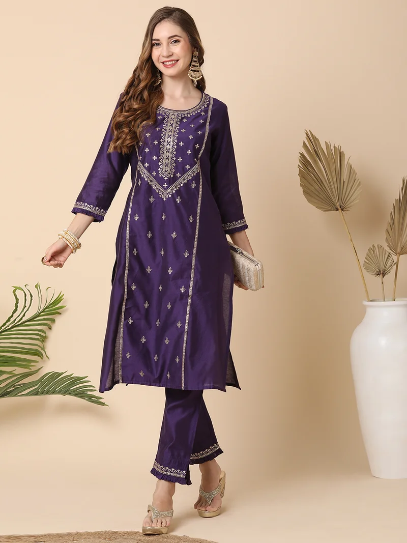 Women Floral Embroidered Round Neck Three-Quarter Sleeves Straight Kurta With Trousers