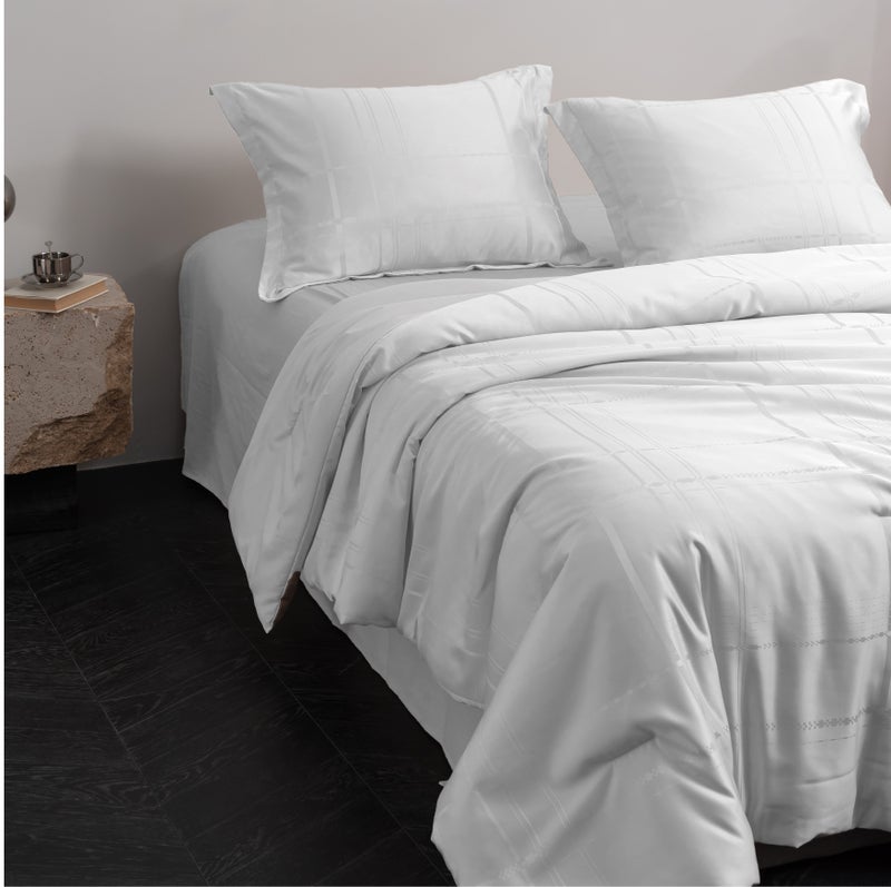 هوم توبيا HOMETOPIA طقم لحاف فاخر 6 قطع بتصميم جاكار، ناعم كالحرير، لون سادة أنيق، مقاس كبير 264×229 سم، مناسب لجميع الفصول ولغرف المكيف - Image 1