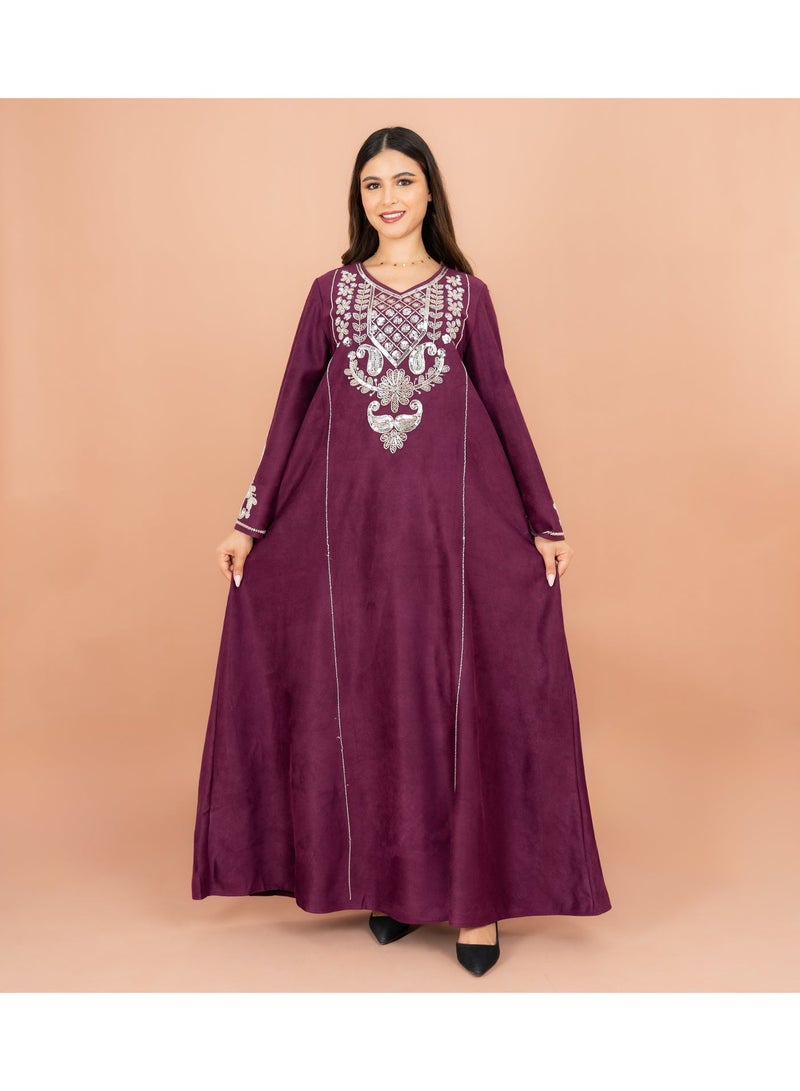 اكسا جلابية بأكمام واسعة من القماش اللامع وتطريز فضي - Image 2