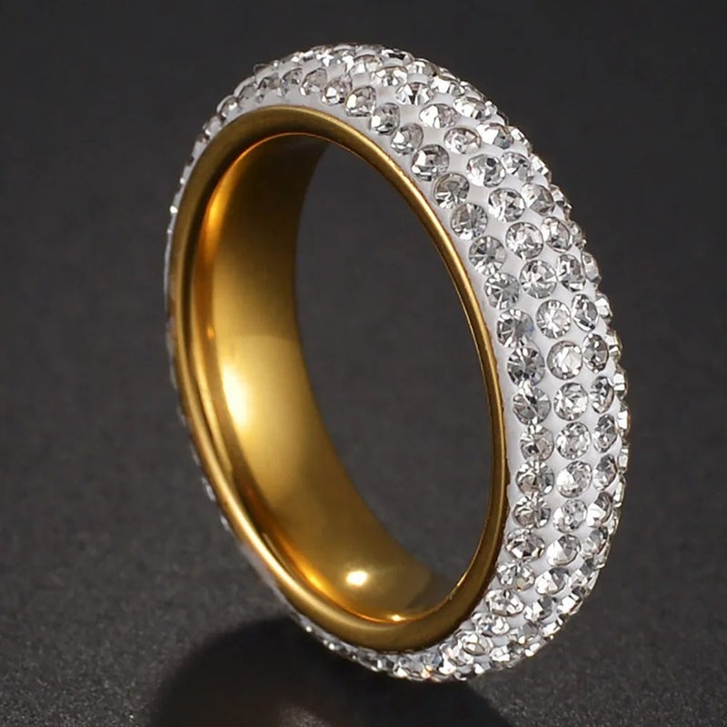 خاتم أستانليس ستيل ذهبي مرصع بفصوص الزيركون مقاس 17 - Image 1