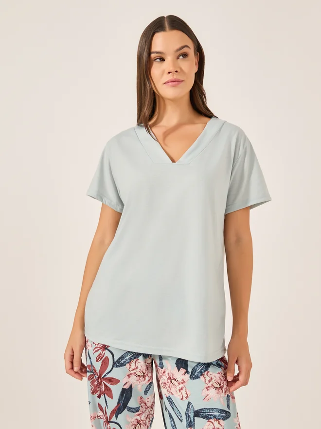 Styli Styli Unwind V-Neck Tee & Floral Pajama Set