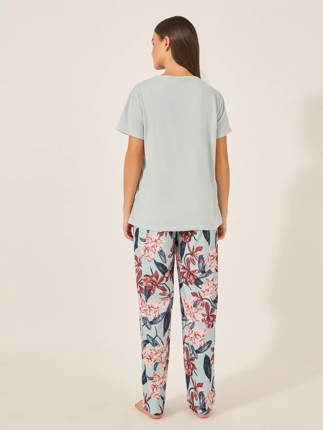Styli Styli Unwind V-Neck Tee & Floral Pajama Set