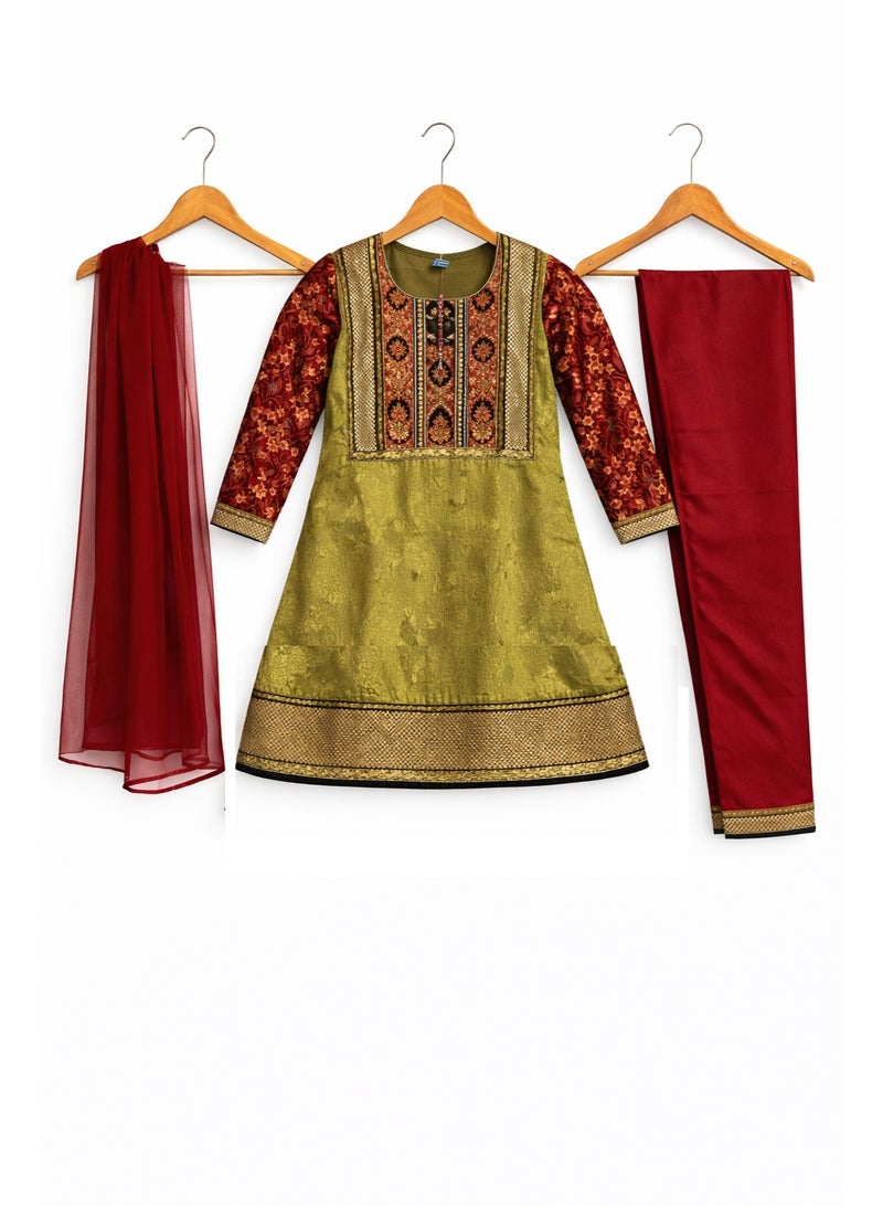 جوليتي إل إل سي طقم ملابس تراثية للبنات مع شال – 3 قطع (بلوزة بأكمام كاملة + بنطال بحافة مزخرفة + شال) | زيتي وعنابي | مقاس (عمر 3–4 سنوات) - Image 3