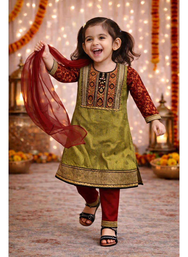 جوليتي إل إل سي طقم ملابس تراثية للبنات مع شال – 3 قطع (بلوزة بأكمام كاملة + بنطال بحافة مزخرفة + شال) | زيتي وعنابي | مقاس (عمر 3–4 سنوات) - Image 2