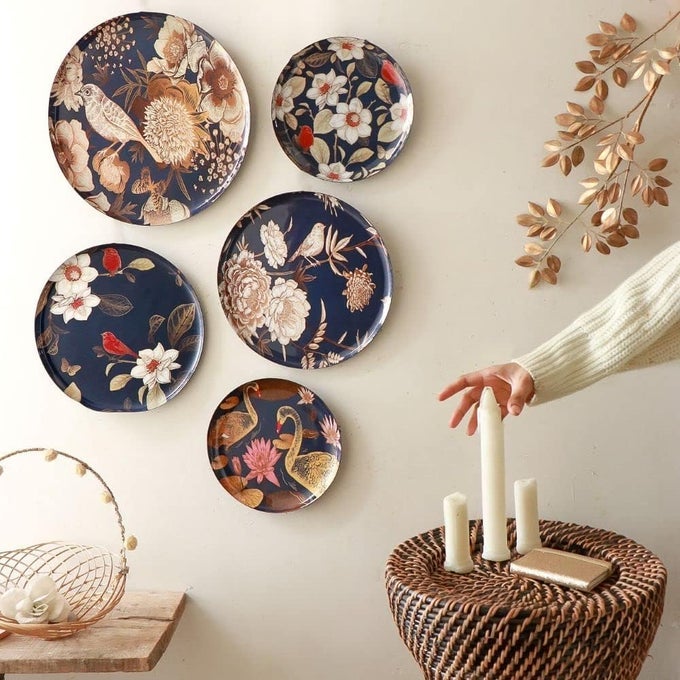 ORIENTAL BLOOMS WALL PLATES FOR HOME DECORATION WALL DECOR ITEMS FOR LIVING ROOM METAL WALL DCOR GIFT ITEMS FOR WOMEN AND MEN HOME DCOR GIFT ITEMS SET OF 5 PLATES