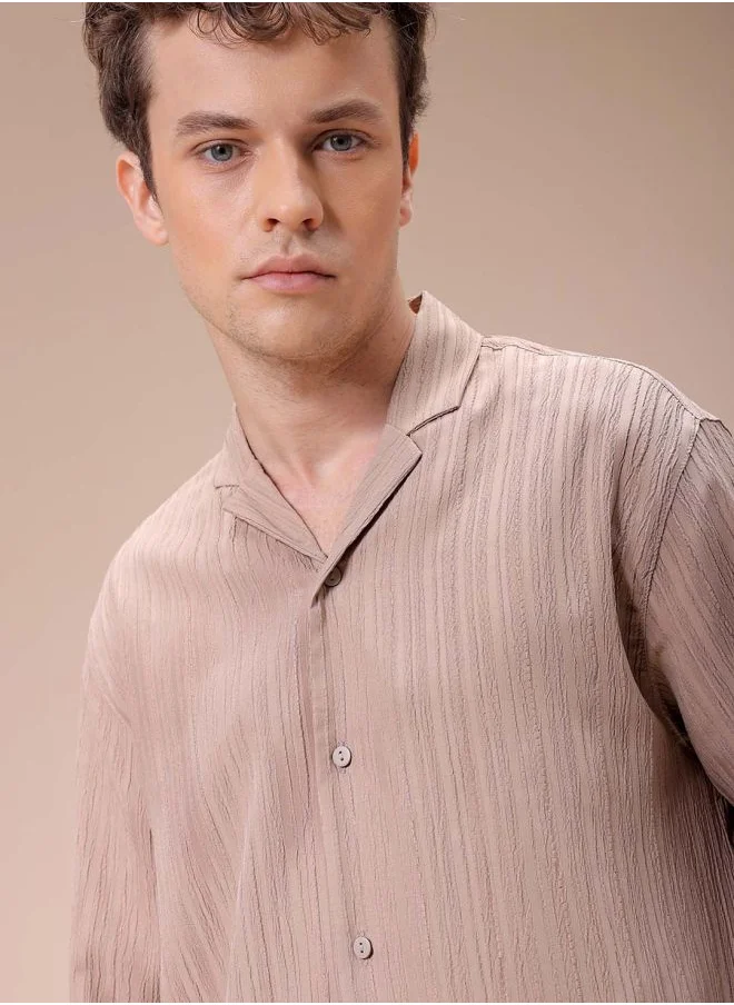 شركة المرآب الهندية Men Relaxed Fit Textured Solid Full Sleeves Cuban Collar Resort Wear Shirt