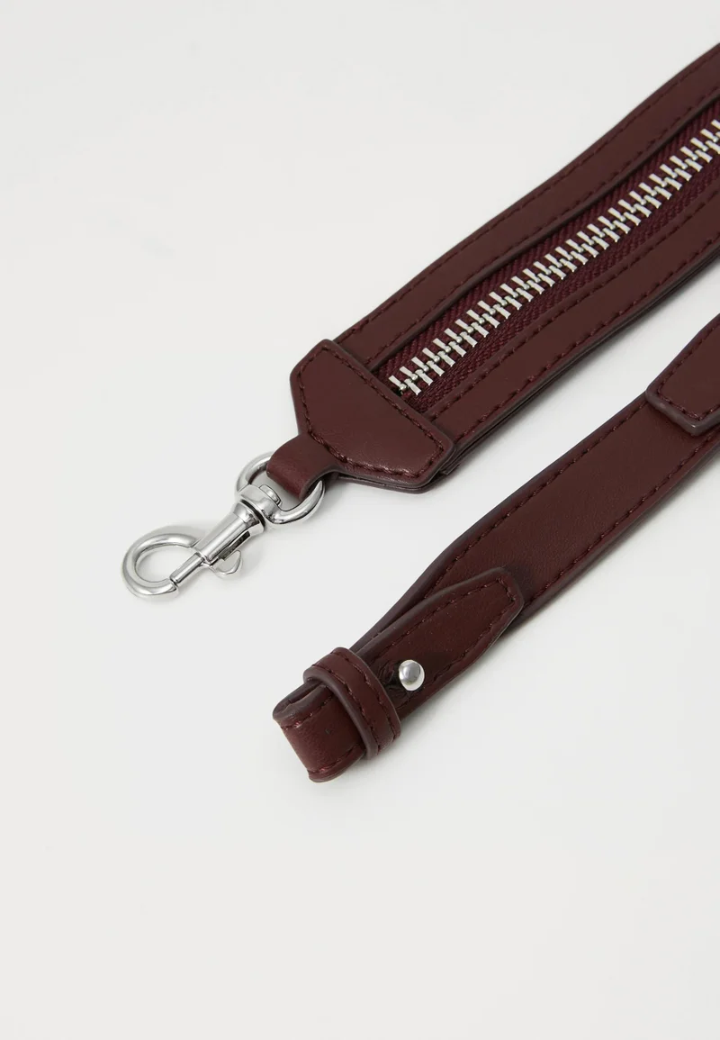 د ك ن ي حقيبة يد علوية بشعار ويلا