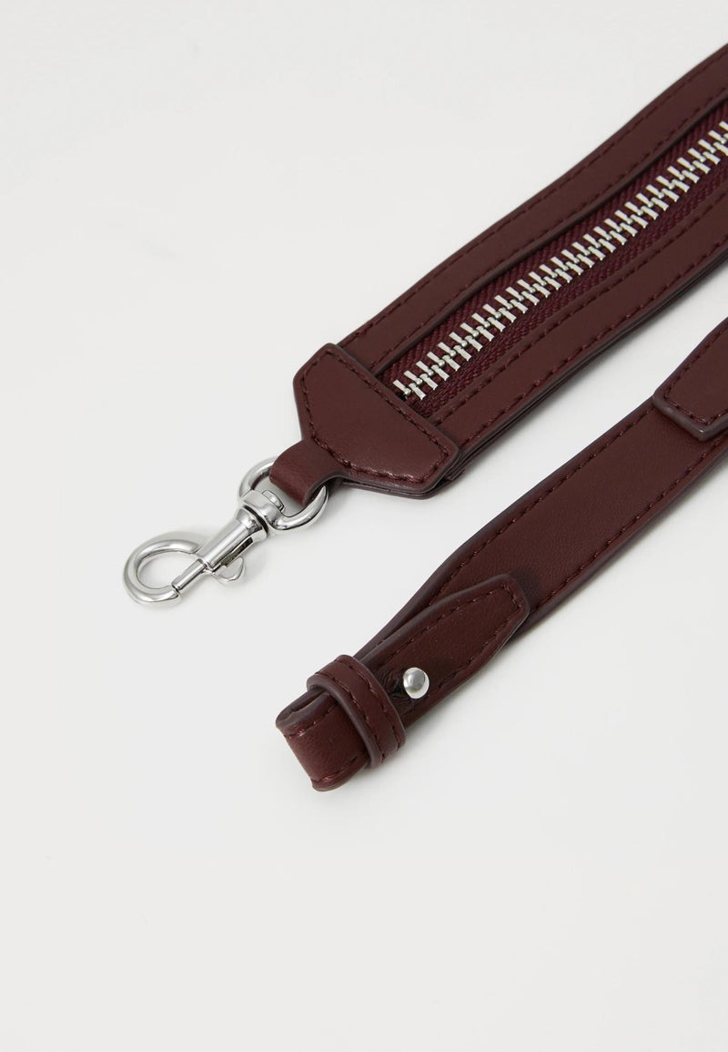 دكني حقيبة يد علوية بشعار ويلا - Image 4