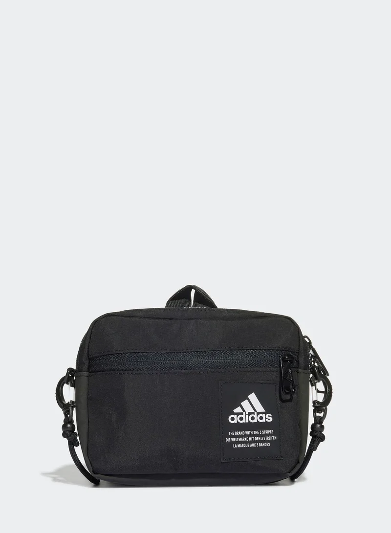 adidas شنطة رياضية بحمالة يد وكتف