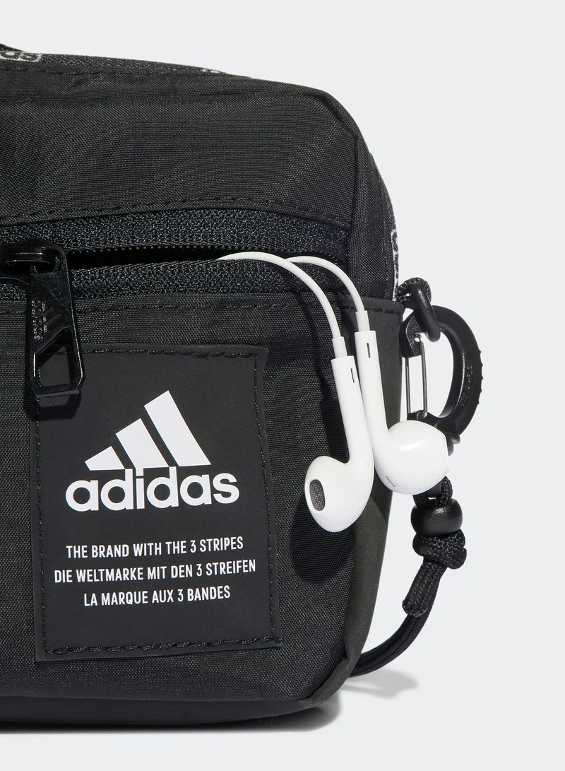 adidas شنطة رياضية بحمالة يد وكتف