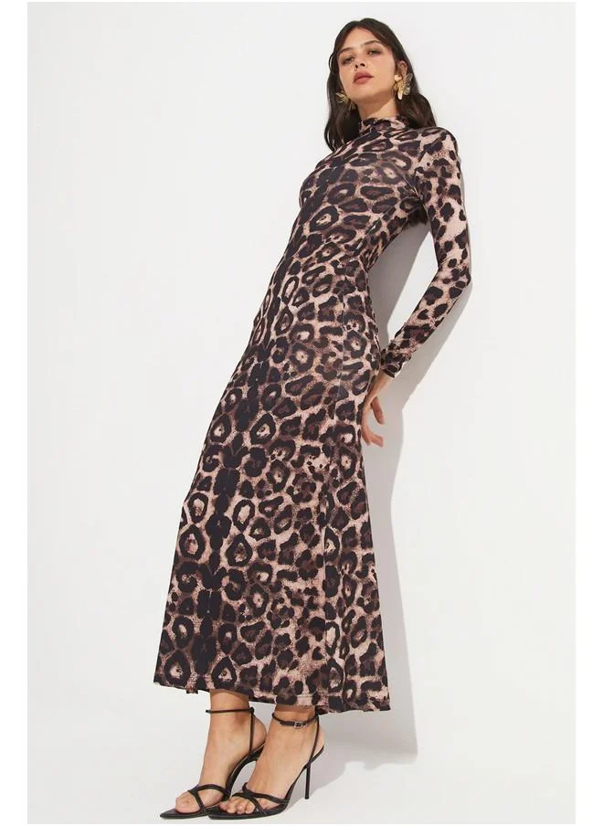 جون June Women Crew Neck Leopard Print Maxi Dress Beige