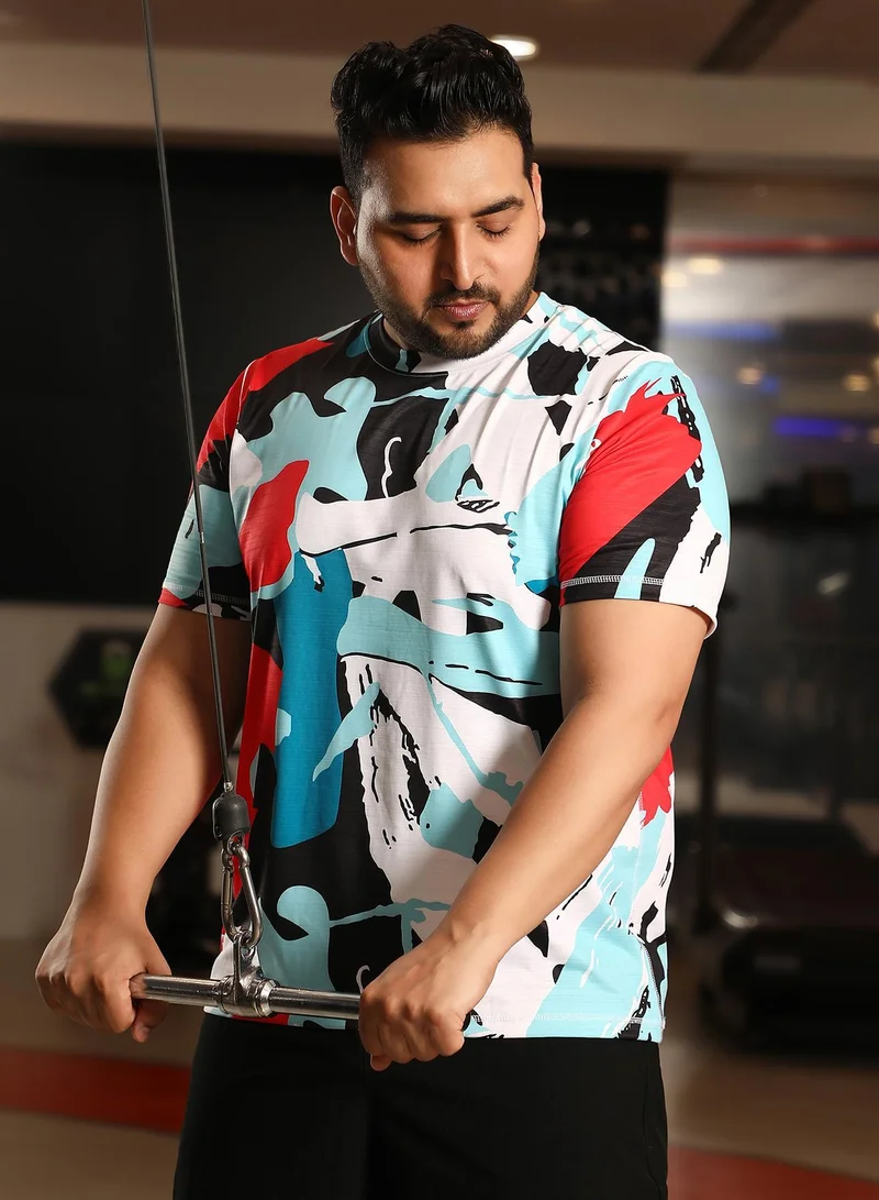 انستافاب بلس تي شيرت رياضي تجريدي باللونين الأزرق الفاتح والأبيض الكريمي للرجال