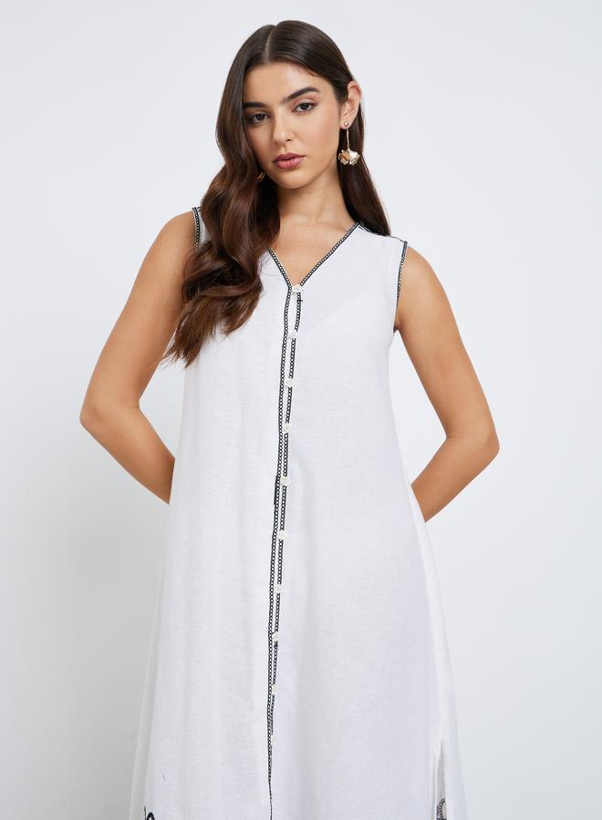 ستايلي فستان ميدي أبيض بدون أكمام مطرز - Image 3
