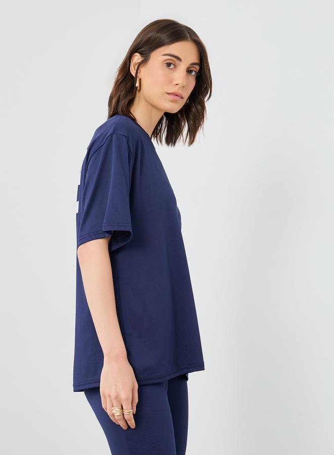 تايك تو طقم تي شيرت طويل بطبعة رقمين وسروال واسع الأرجل - Image 2