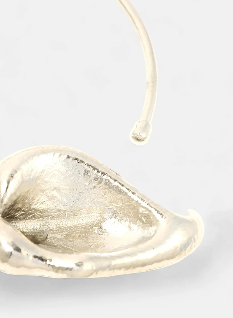 SOHI Water Lily Torque Artificial Necklace Jewellery