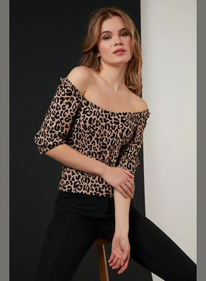 ليلا بلوزة ليلا بأكمام ثلاثة أرباع وياقة واسعة للنساء