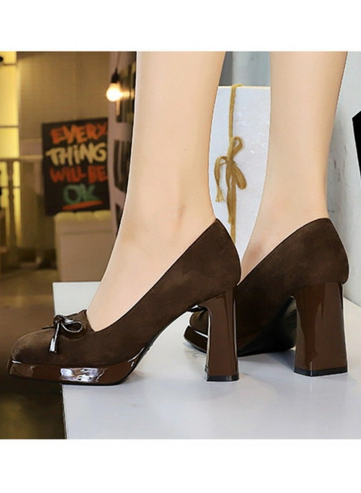 بيج تري منصة المرأة الكعب العالي السمك السويد مربع مغلق إصبع القدم قوس الديكور المضخات البنية 9 سم - Image 5