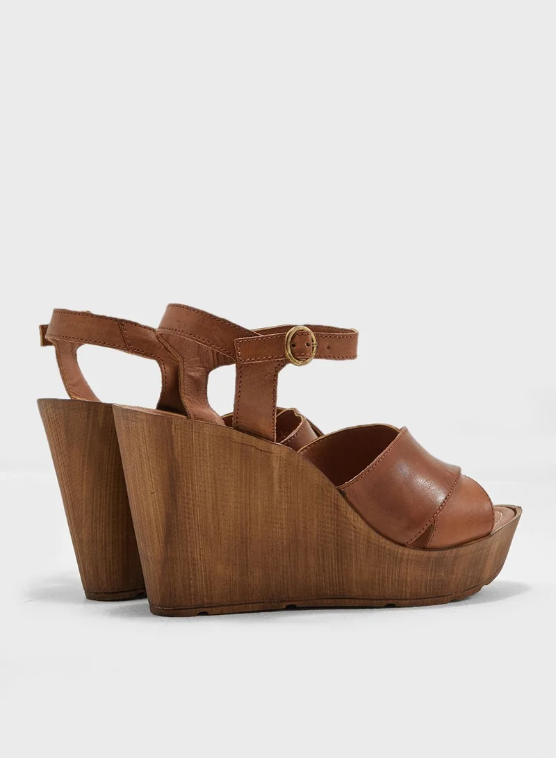 TOPSHOP Whisk X Strap Wedge