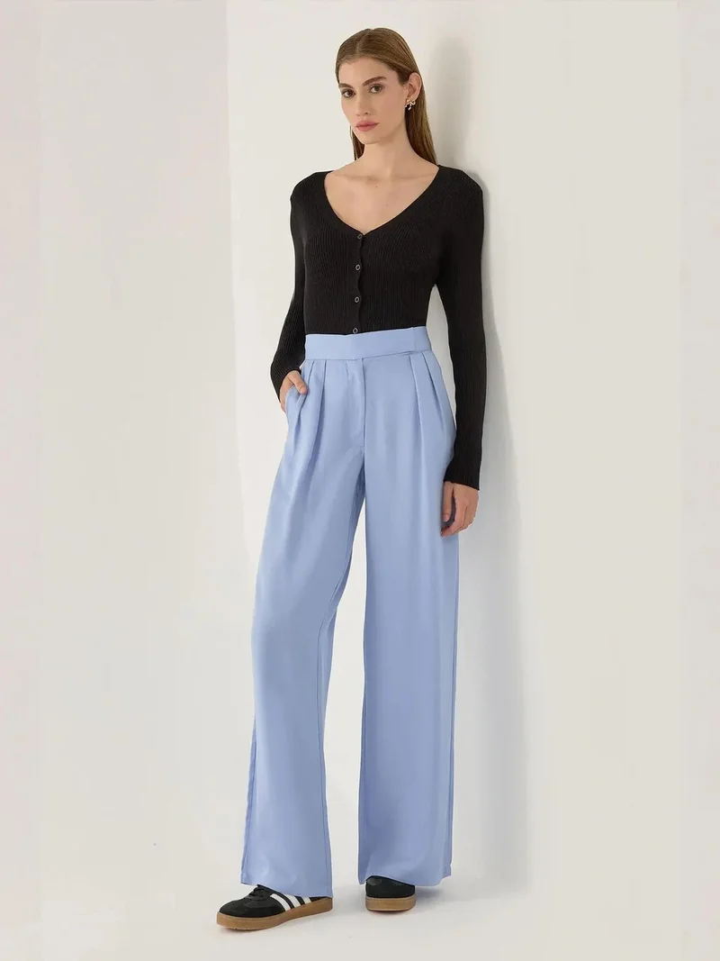 زوبعة بنطلون مطوي