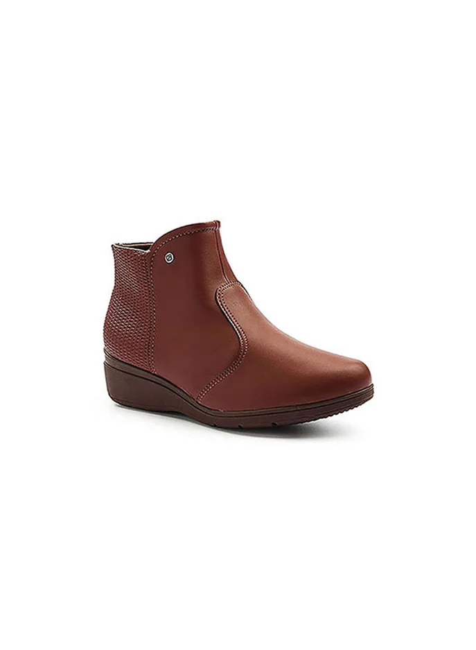 Cuple Classic boots crafted for timeless style.