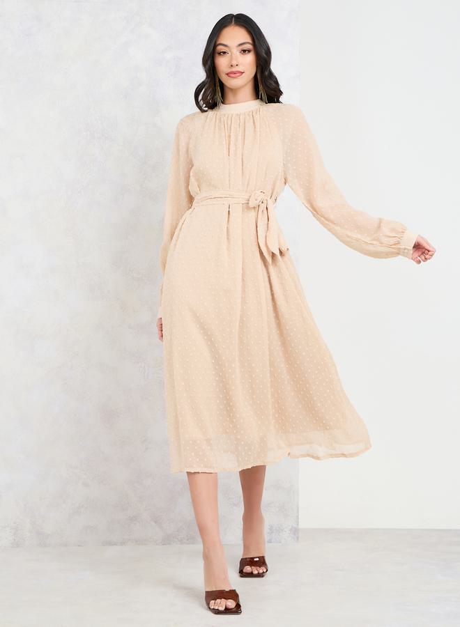 ستايلي فستان ميدي بحافة واسعة وياقة عالية - Image 1