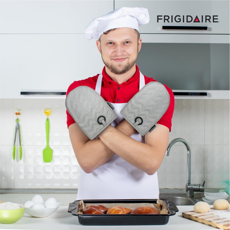 Frigidaire Kelly 2-Pack Cotton and Neoprene Mini Oven Mitts, Heat Resistant, Anti-Slip, Machine Washable, 5.25" x 8", Grey, Set of 2 - Image 4