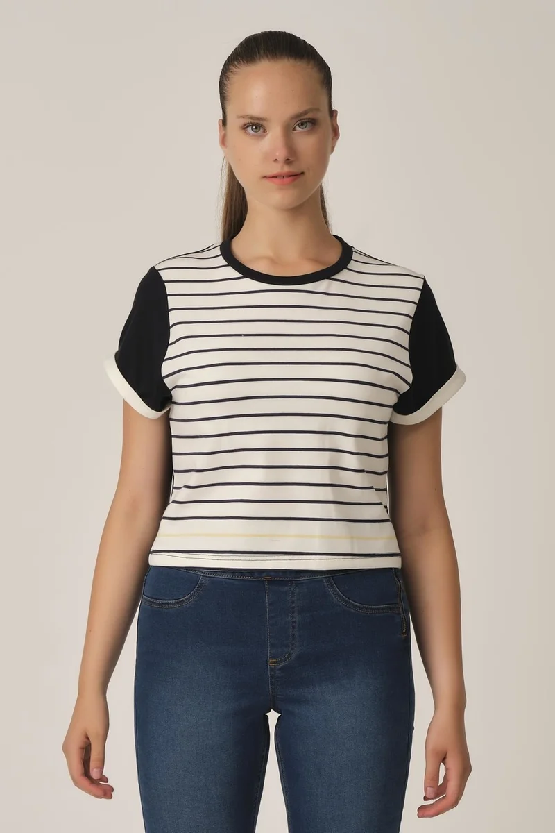 الكسندرجاردي Alexandergardı Striped Crop T-Shirt (B21-32600)