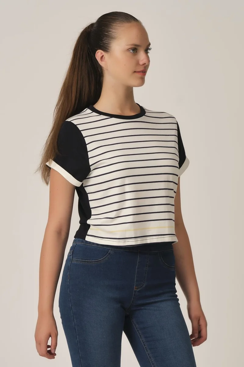 الكسندرجاردي Alexandergardı Striped Crop T-Shirt (B21-32600)