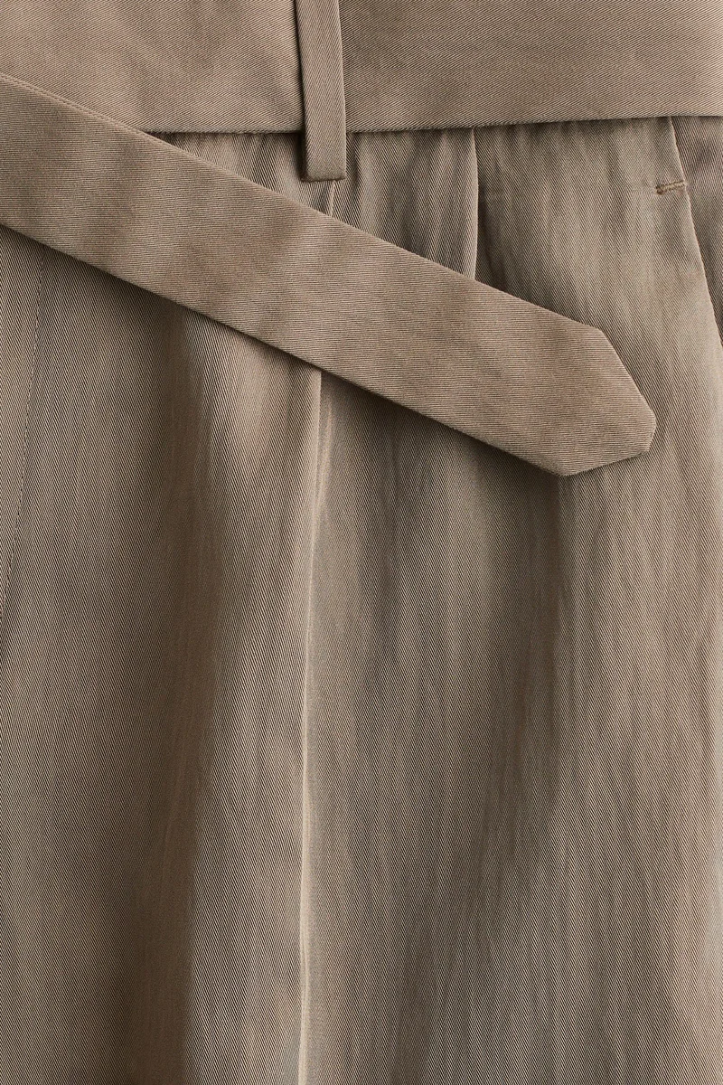 اتش اند ام بنطلون تويل بقصّة عادية وحزام