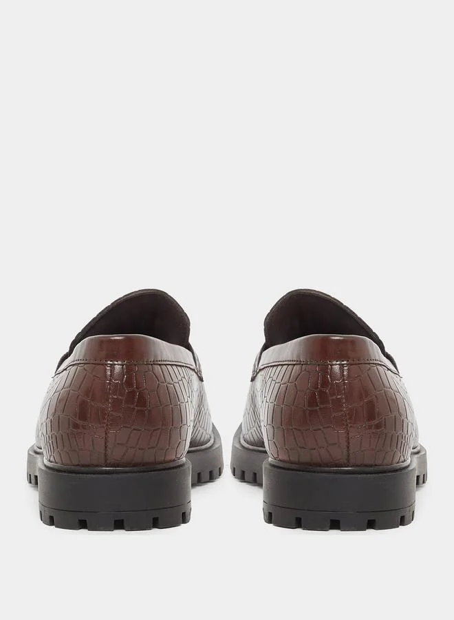 Styli Styli Croc-Textured Chain Accent Chunky Loafers