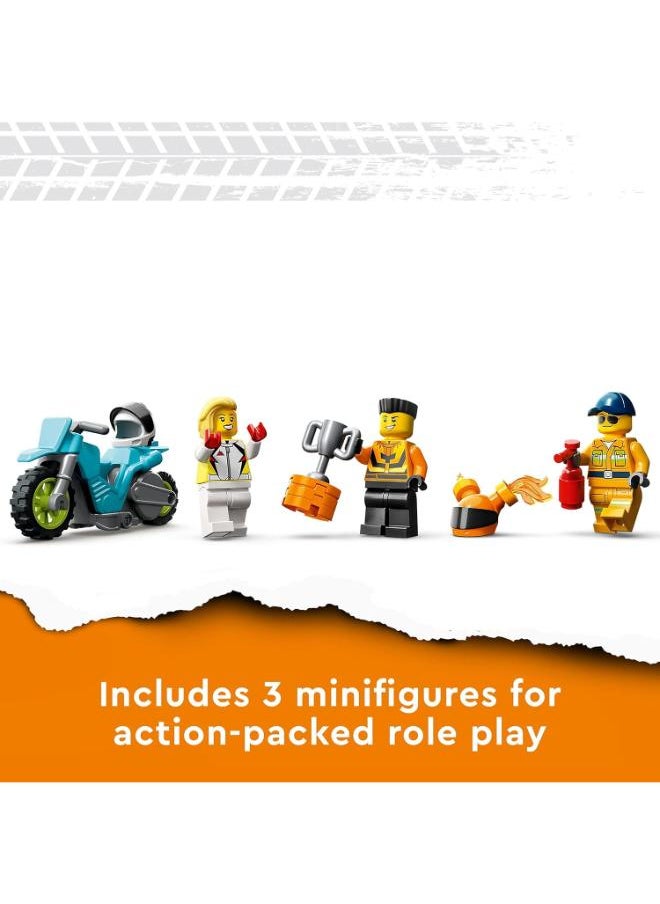 LEGO 60357 Stunt Truck & Ring Of Fire Challenge Building Set  - Image 4