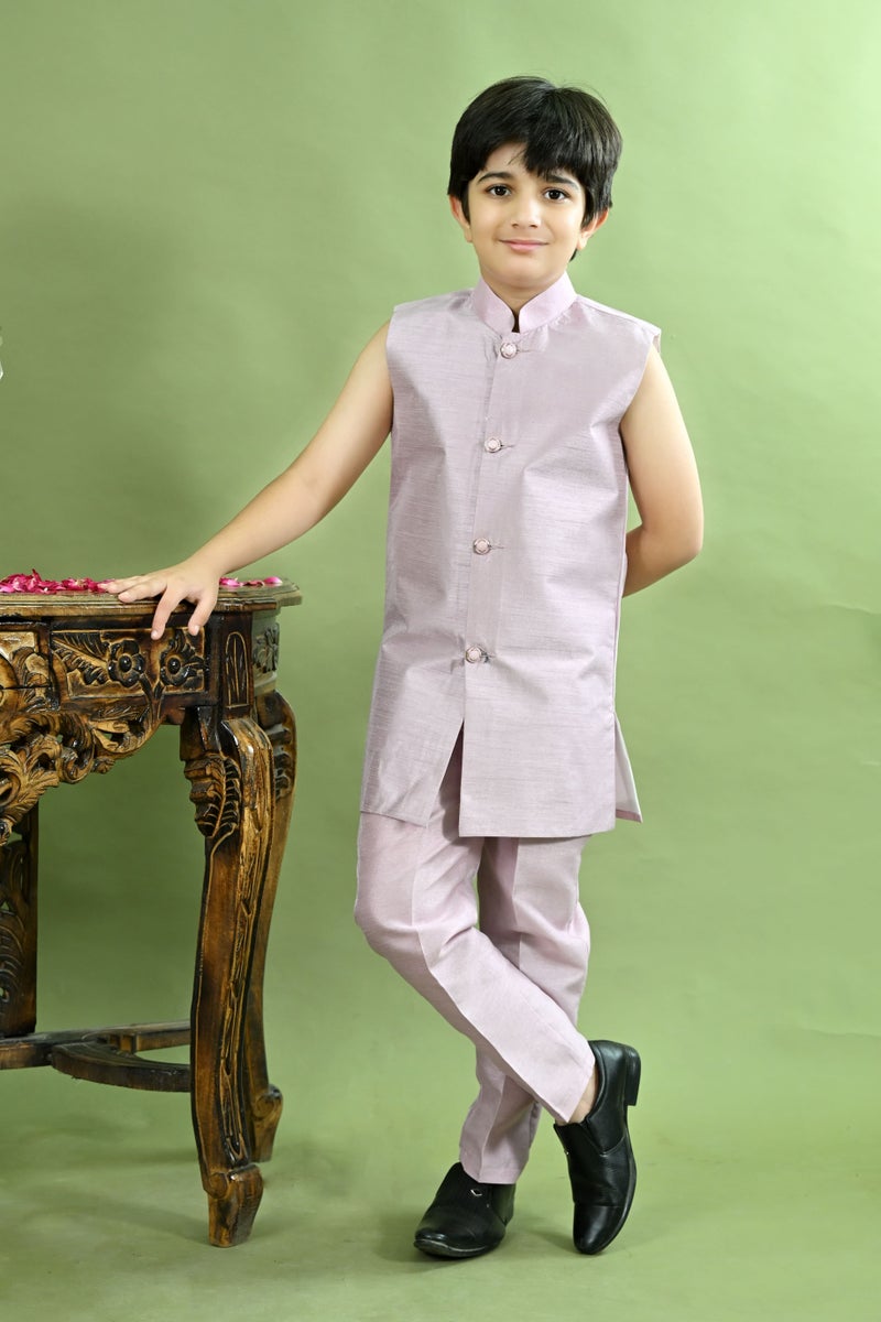 بي تي ديزايز طقم شرواني مطرز هندسي بنفسجي للأولاد - Image 4