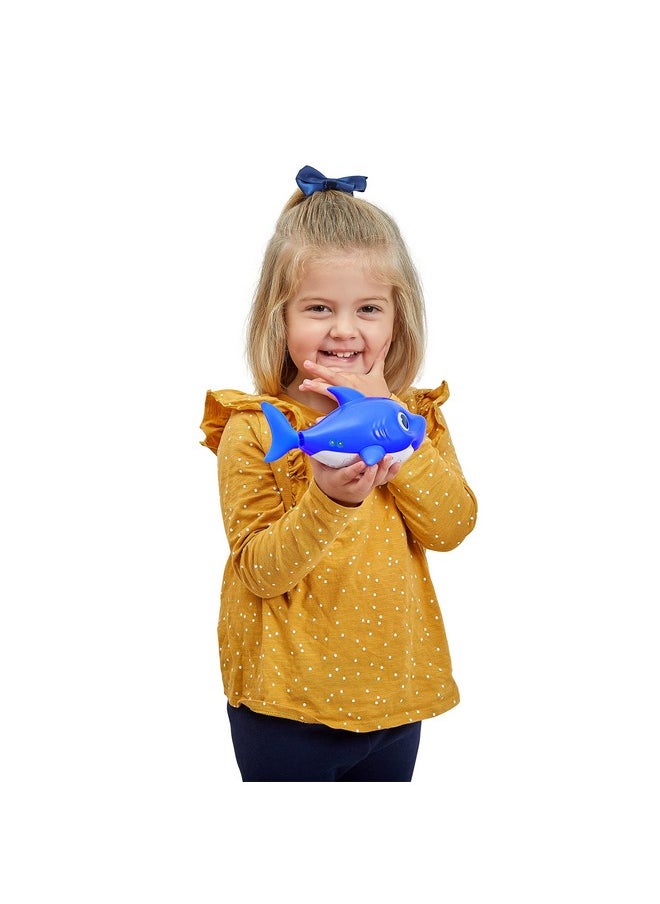 ROBO ALIVE Robo Alive Junior Baby Shark New Silicon Fins Version Singing and Swimming Daddy Shark (Blue) by ZURU  - Image 4