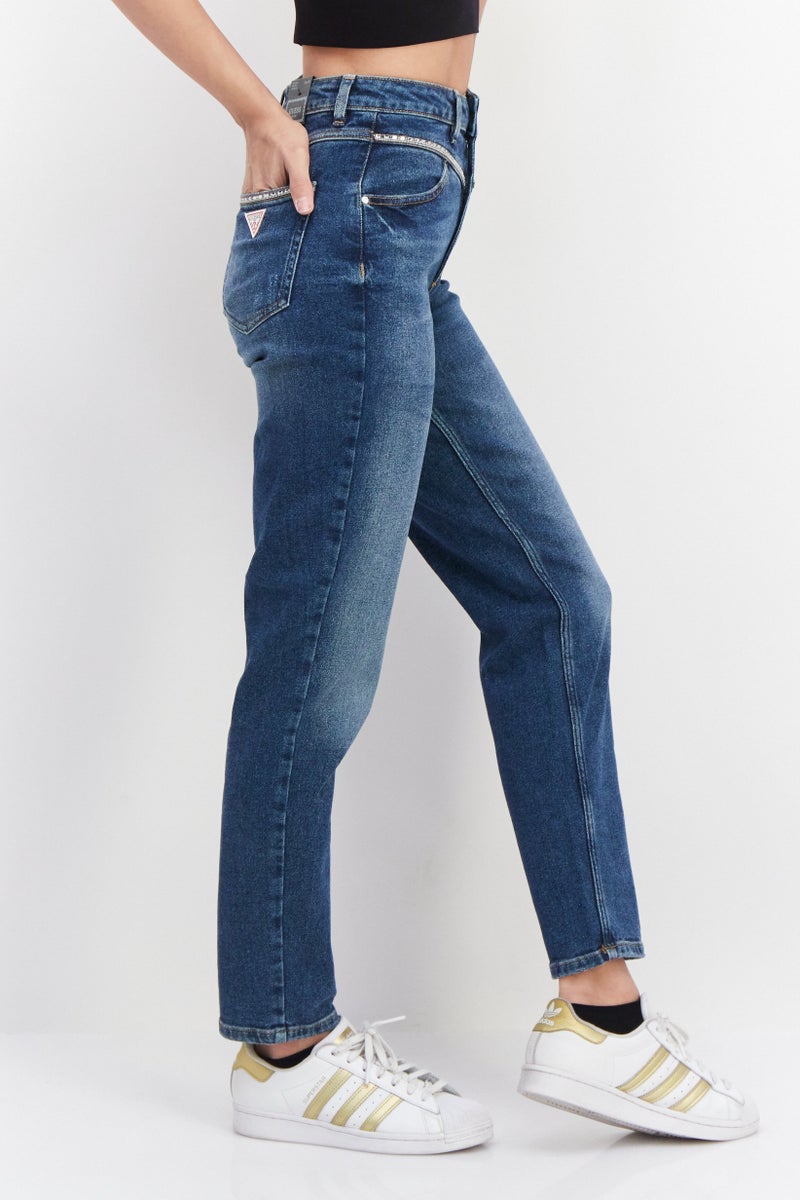 GUESS جينز نسائي بقصة ضيقة وقابل للتمدد، أزرق - Image 4