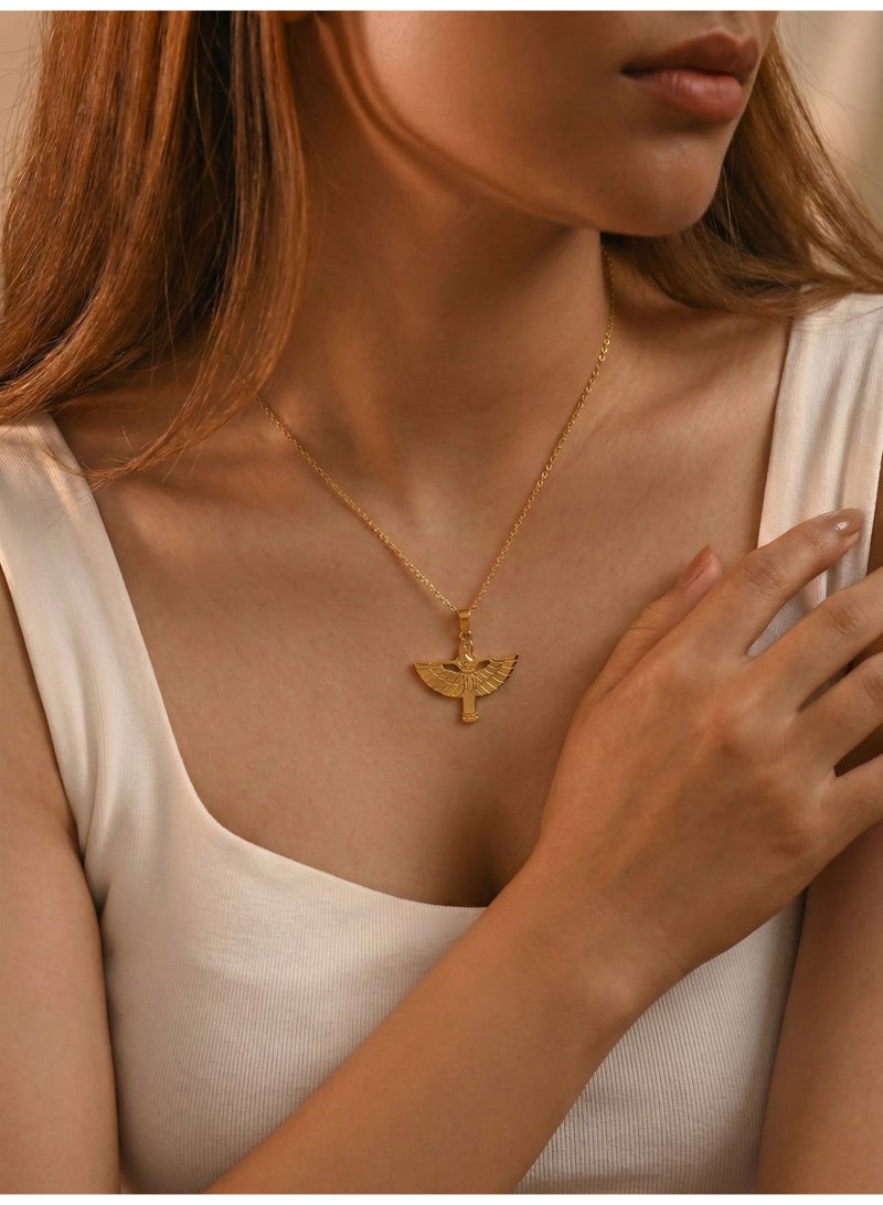 قلادة الإلهة إيزيس المجنّحة – رمز الحماية الفرعونية – ستانلس ستيل 316 مطلي ذهب