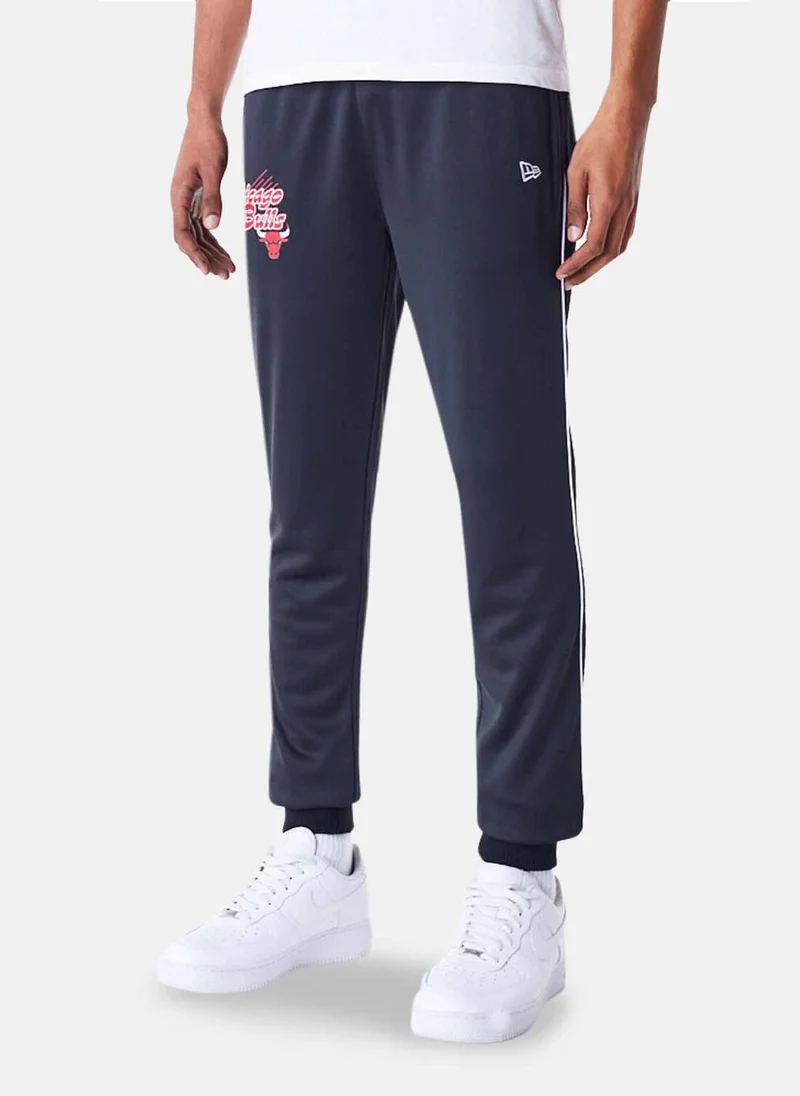 NEW ERA Men's NBA Chicago Bulls Script Fleece Track Pants