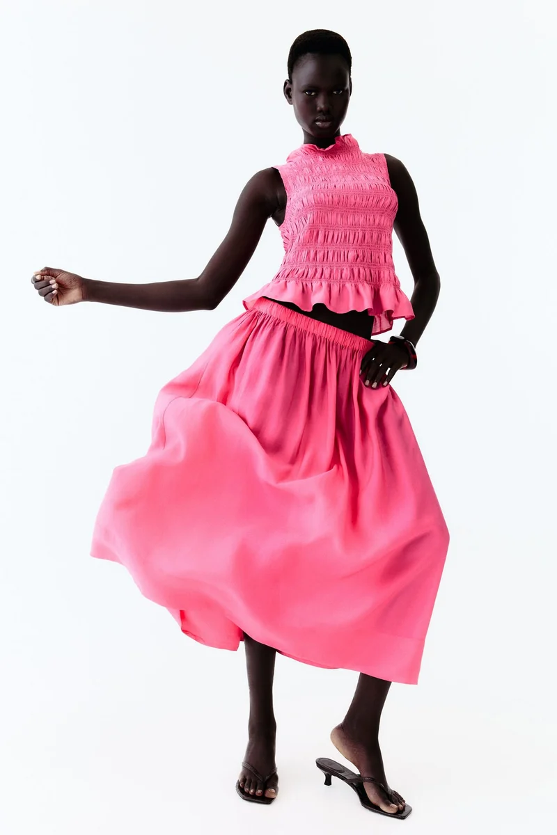 اتش اند ام بلوزة مزينة بكشكشة