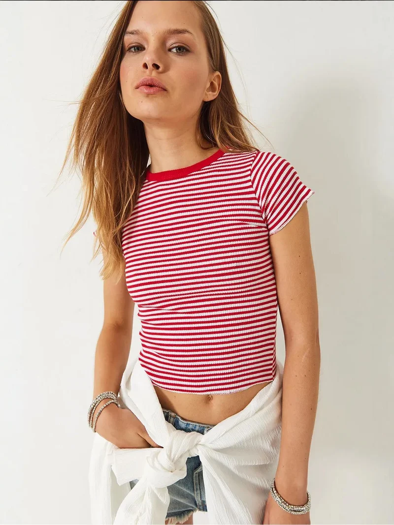 Bianco Lucci LUCCI Striped Ribbed Crop Top with Crew Neck