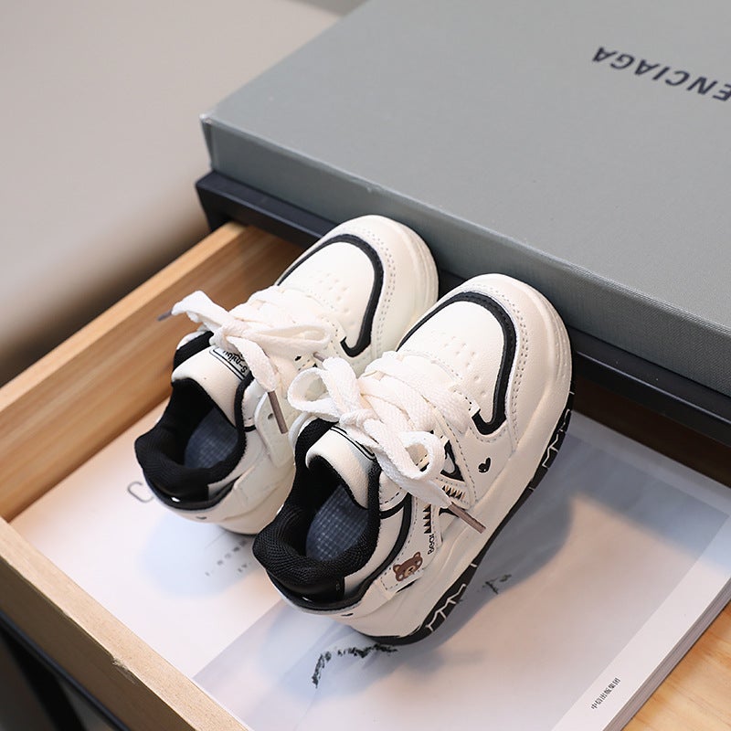 أحذية رياضية للأطفال 2023 خريف جديد أسلوب كوري كرتوني غير قابلة للانزلاق أحذية عادية للأولاد والبنات أحذية بيضاء عصرية للأطفال كاكي - Image 3