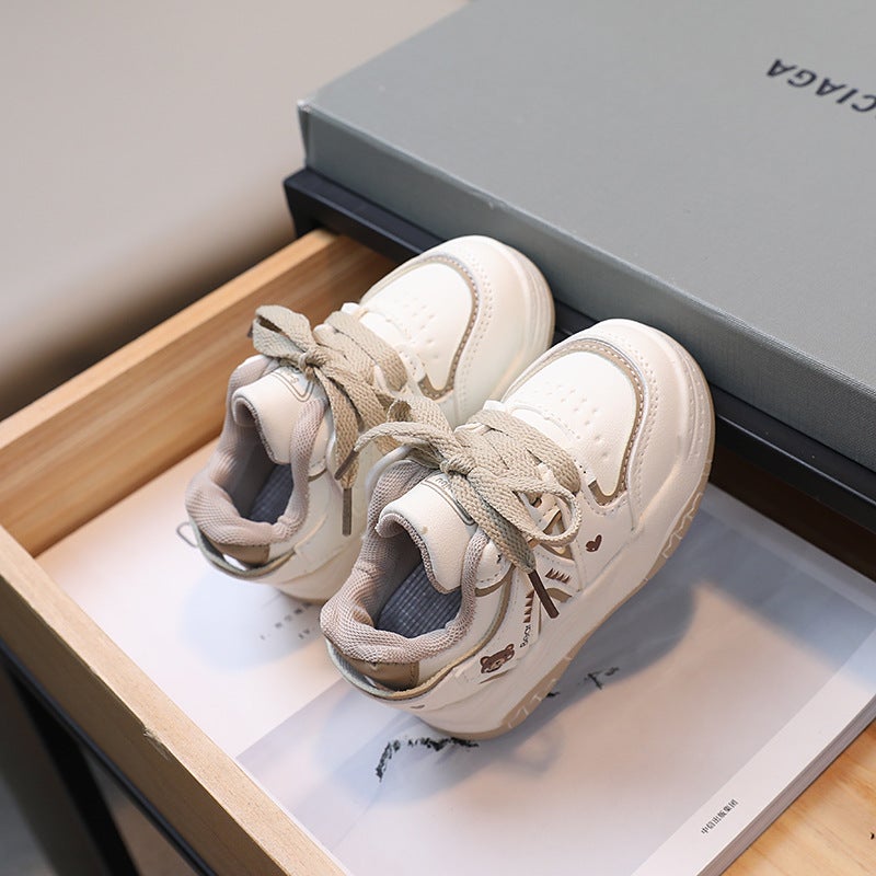 أحذية رياضية للأطفال 2023 خريف جديد أسلوب كوري كرتوني غير قابلة للانزلاق أحذية عادية للأولاد والبنات أحذية بيضاء عصرية للأطفال كاكي - Image 5
