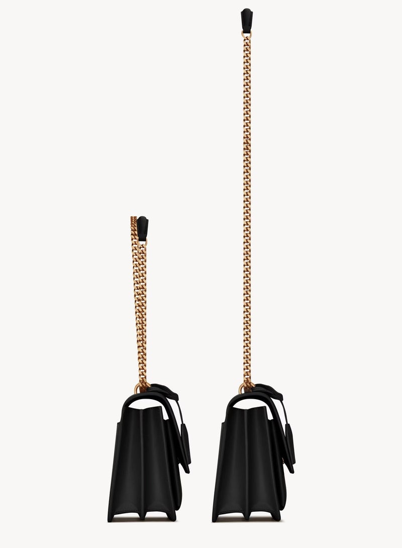 ایو سن لوران حقيبة سان لوران صن ست متوسطة الحجم، مصنوعة من جلد ناعم، مزودة بغطاء، مبطنة بالجلد، مزودة بقلادة كاساندرا وسلسلة جلدية قابلة للفصل، حقيبة كروس بودي نسائية، حقيبة كتف نسائية، حقيبة سفر نسائية - Image 4