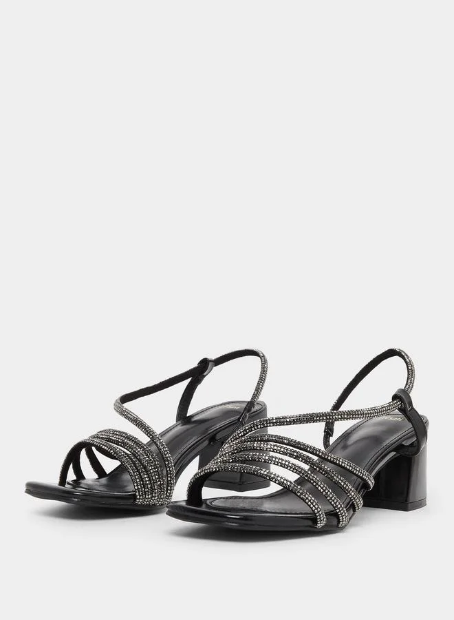 ستايلي صندل بكعب منخفض وسير منمق بحجر الراين