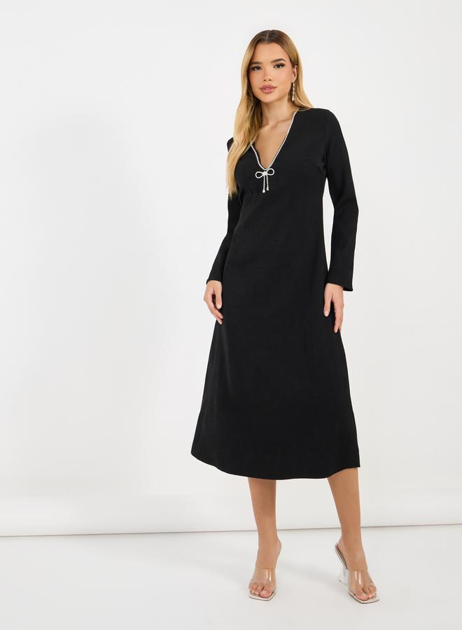 ستايلي فستان ميدي سادة مُرصع بالأحجار - Image 1