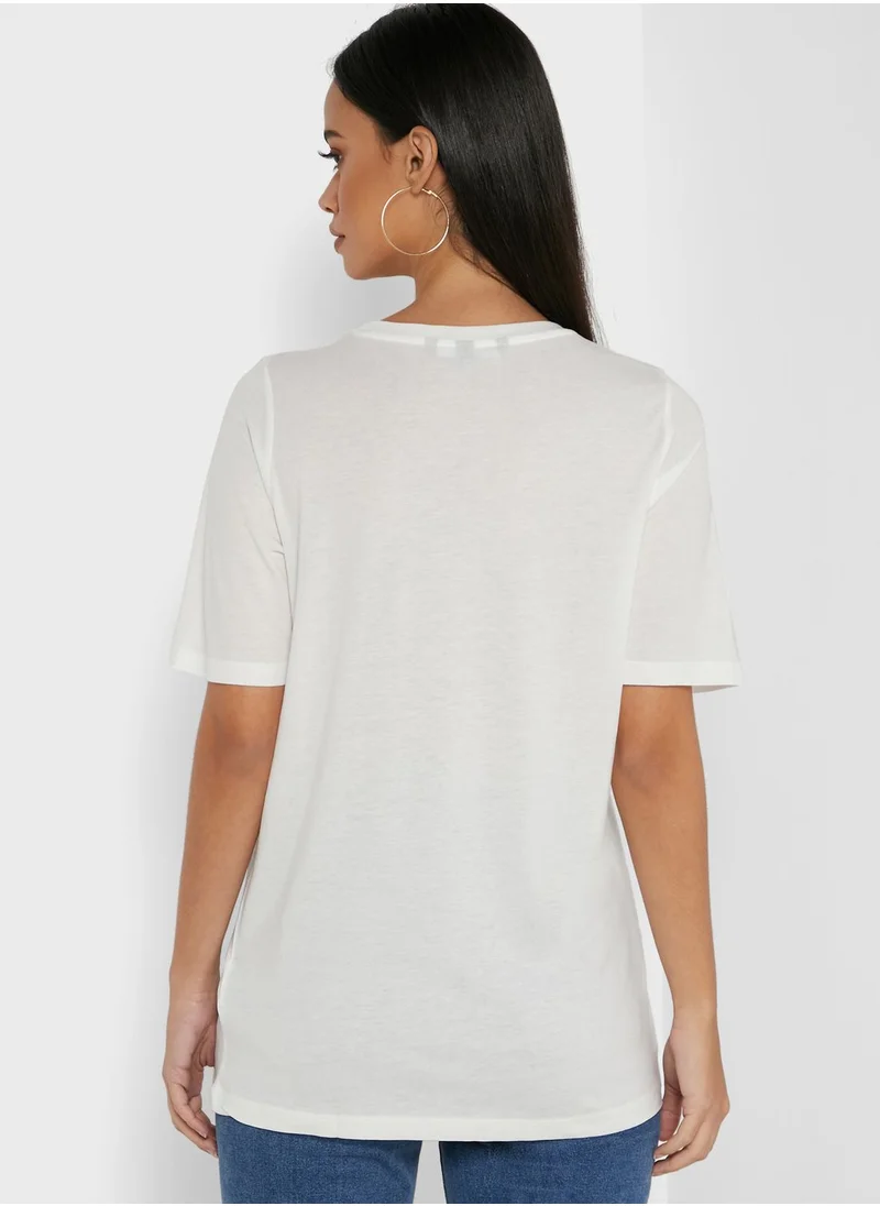 VERO MODA Crew Neck Graphic T-Shirt