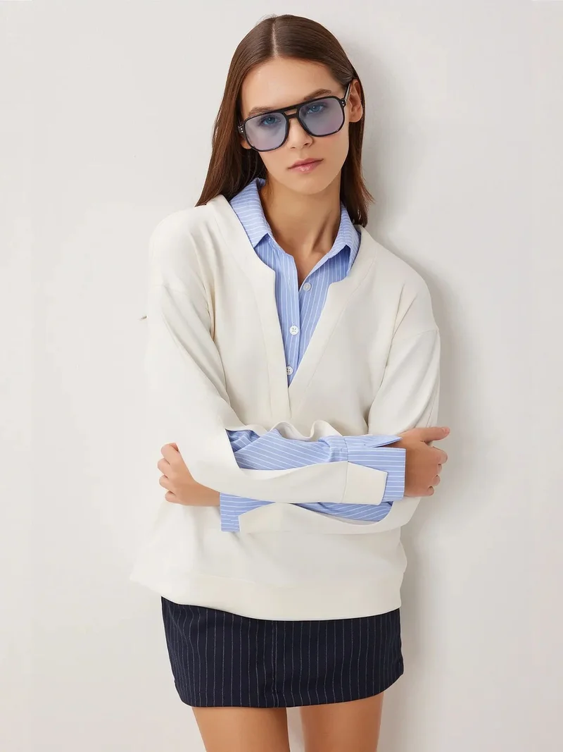 السعادة في إسطنبول ISTANBUL V-Neck Long Sleeve Sweatshirt with Poplin Detail