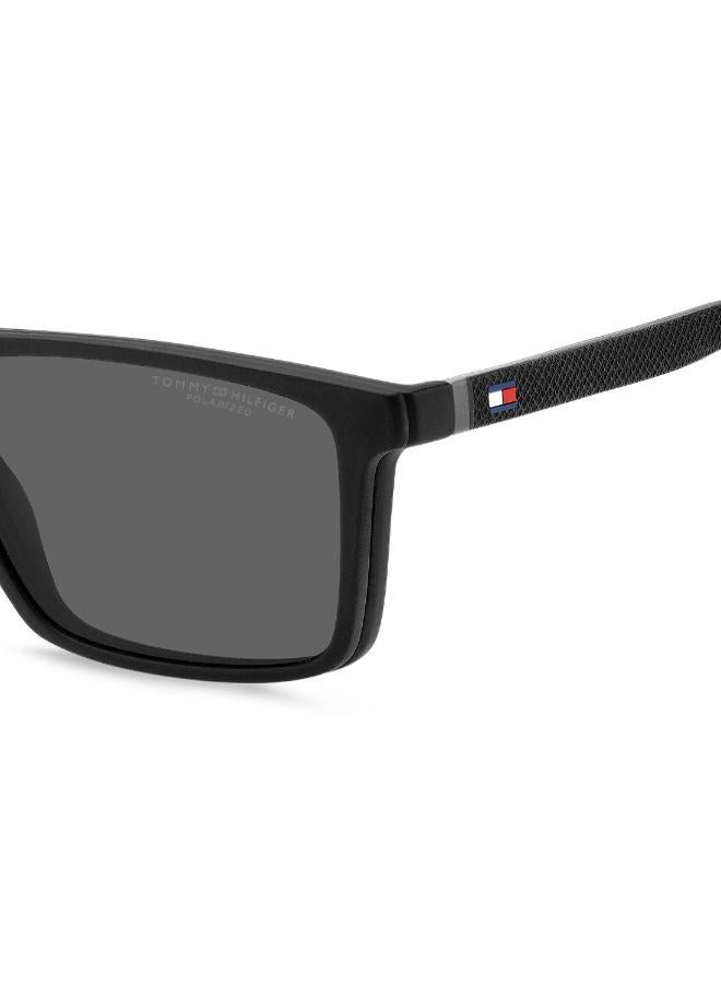 تومي هيلفيغر نظارات شمسية رجالية للحماية من الأشعة فوق البنفسجية أسود . - مقاس العدسة:  مم - Image 5