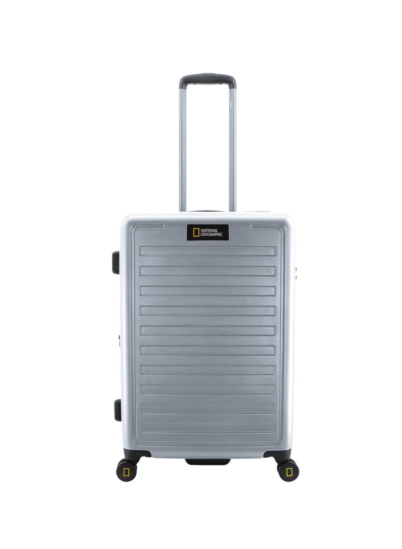 ناشيونال چيوغرافيك حقيبة سفر ناشيونال جيوغرافيك متوسطة صلبة فضية بعجلات دوارة وقفل مدمج - Image 1