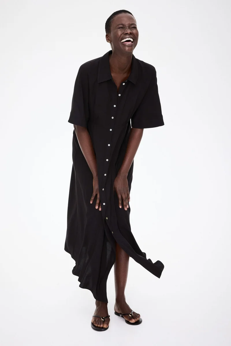 اتش اند ام فستان بقصّة قميص لفترة الحمل وما بعدها من تشكيلة ماما