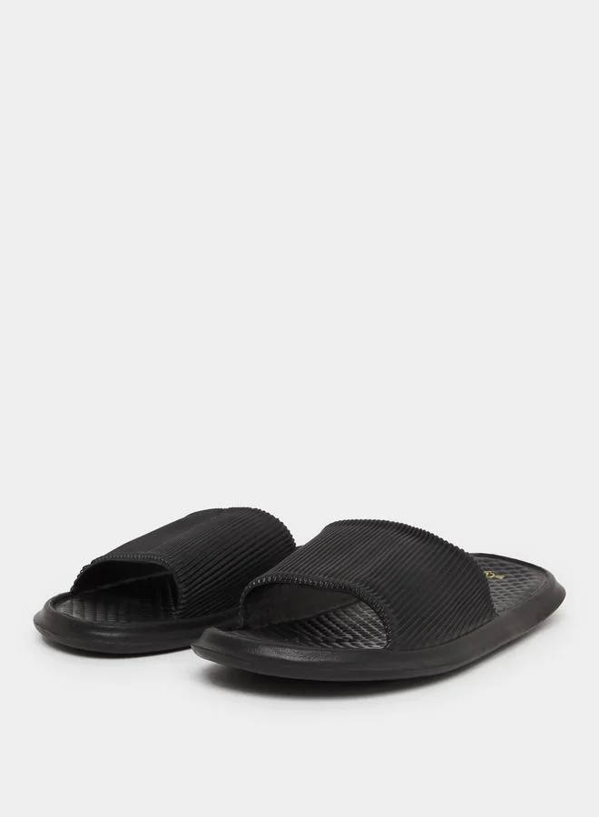 ستايلي شبشب مريح أسود بنقشة بارزة