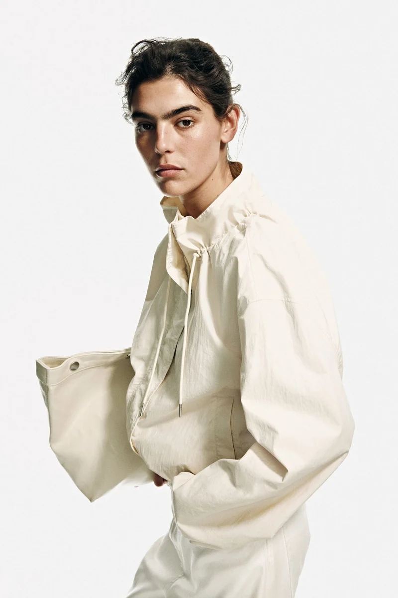 اتش اند ام جاكيت للحماية من العواصف